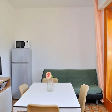 Homely Flat In Pineda - Beahost